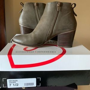 Blondo waterproof booties